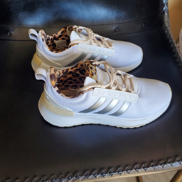 Beautiful Adidas Cloudfoam Size 6.5/38 - Picture 6 of 10